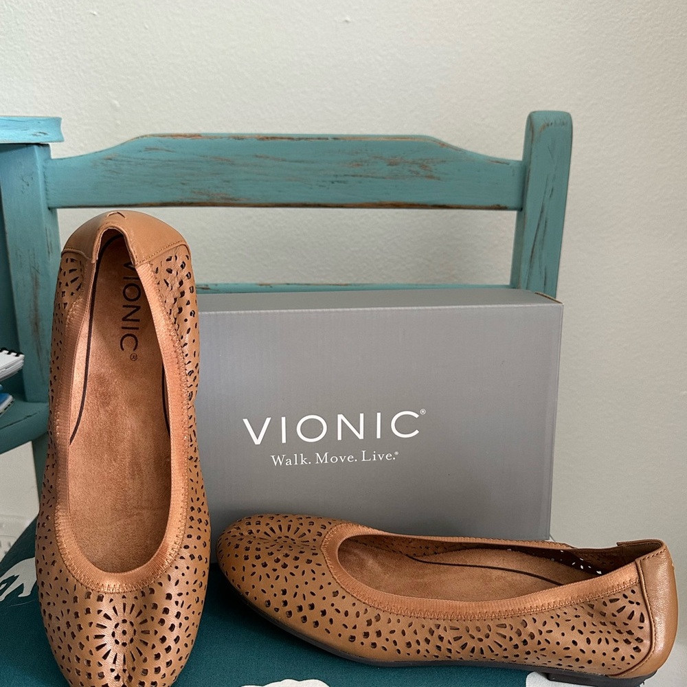 Vionic Robyn Ballet style shoes